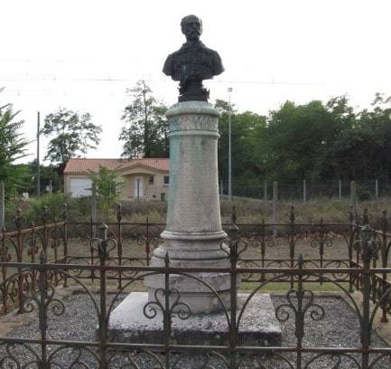 Photo Buste Joseph de Carayon-Latour, place de l'église, Virelade