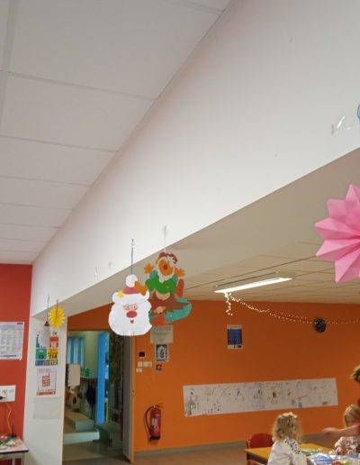 Photo de décorations de Noël faites par les enfants de l'école de Virelade