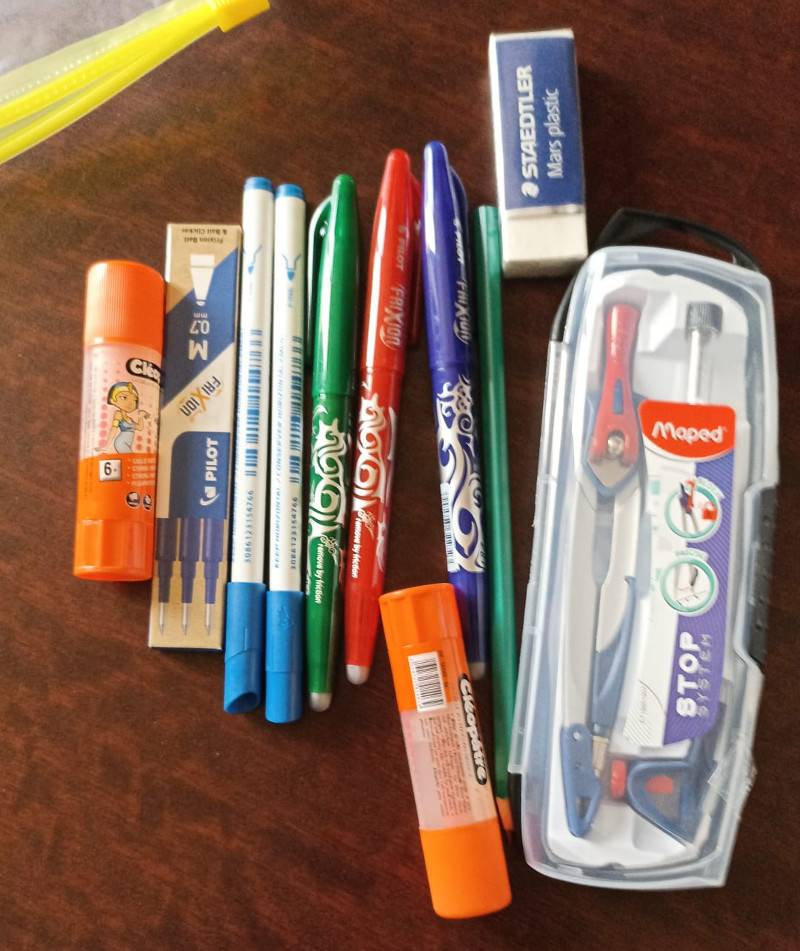 Photo des fournitures scolaires prises en charge par la Mairie de Virelade - CE2 CM1